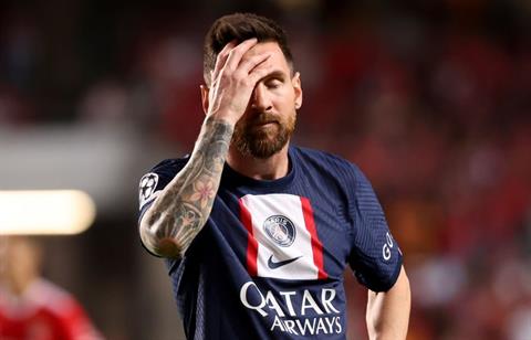Đang thăng hoa, Messi dính chấn thương 